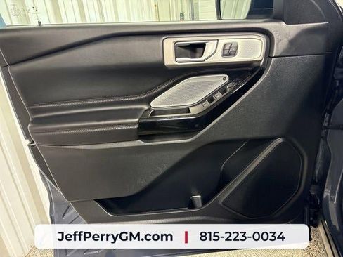 Used 2021 Ford Explorer Platinum w/ Equipment Group 601A AWD/4WD image 12