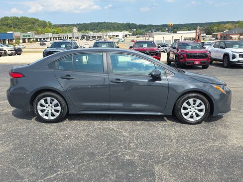Used 2025 Toyota Corolla LE FWD image 9