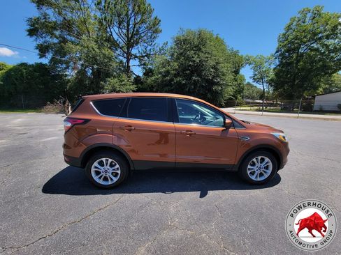 Used 2017 Ford Escape SE FWD image 7