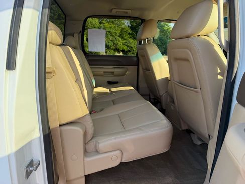 Used 2014 Chevrolet Silverado 2500 LT w/ Z71 Appearance Package AWD/4WD image 11