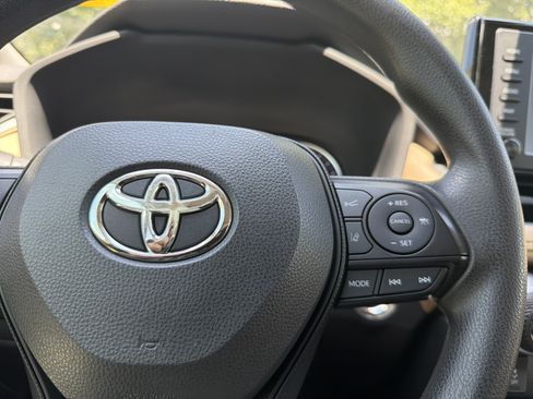 Used 2019 Toyota RAV4 XLE w/ Convenience Package FWD image 28