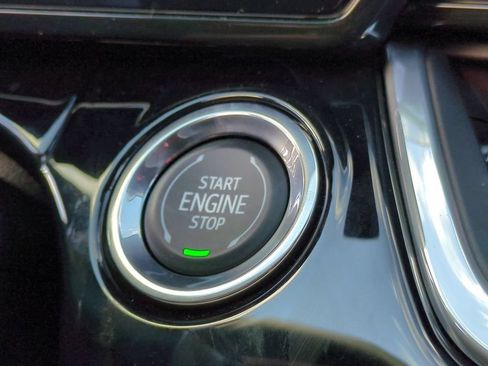 Used 2024 Chevrolet Trax RS FWD image 17