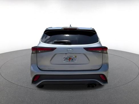 Used 2025 Toyota Highlander XSE AWD/4WD image 12