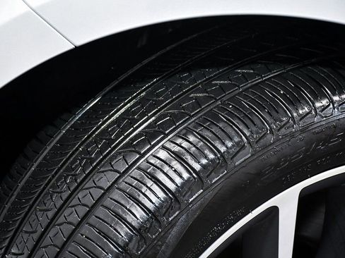 Used 2025 Land Rover Range Rover SE image 99