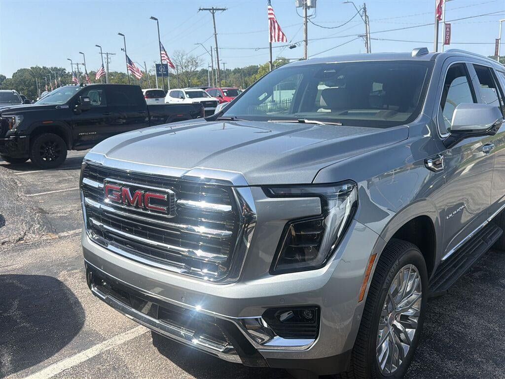 Used 2025 GMC Yukon Elevation w/ Elevation Premium Package AWD/4WD image 1