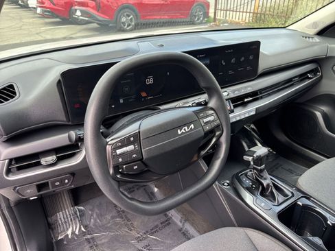 Used 2025 Kia K4 FWD image 31