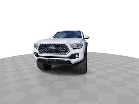 Used 2019 Toyota Tacoma TRD Off-Road image 3
