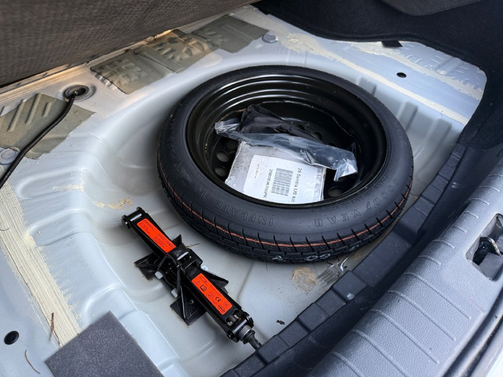 Used 2025 Nissan Sentra SV FWD image 29