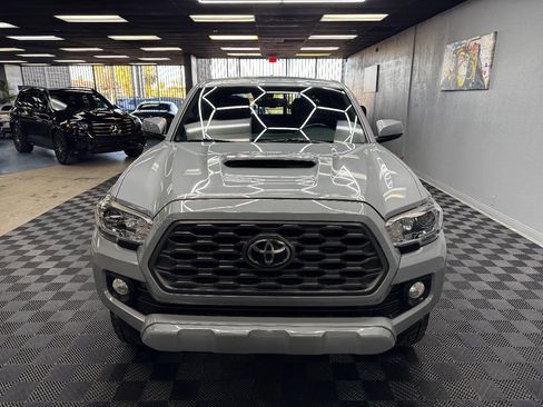 Used 2020 Toyota Tacoma TRD Sport w/ Technology Package image 5