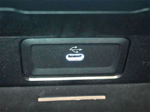 Used 2025 Mercedes-Benz C 300 Sedan image 9