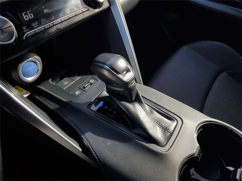 Used 2022 Toyota Venza LE image 22