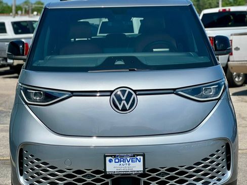 Used 2025 Volkswagen ID. Buzz Pro S RWD image 7