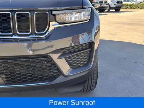 Used 2025 Jeep Grand Cherokee Laredo X image 6