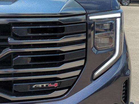 Used 2023 GMC Sierra 1500 AT4 w/ AT4 Premium Package AWD/4WD image 10