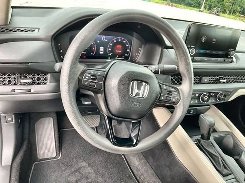 Certified 2025 Honda Accord SE image 22