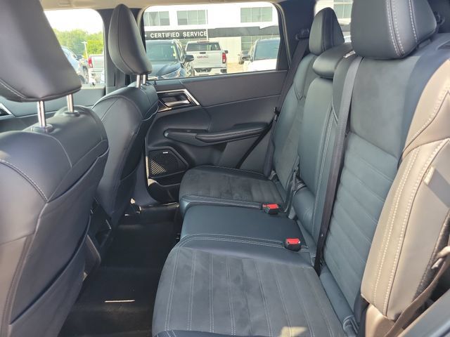 Used 2025 Mitsubishi Outlander SE AWD/4WD image 11