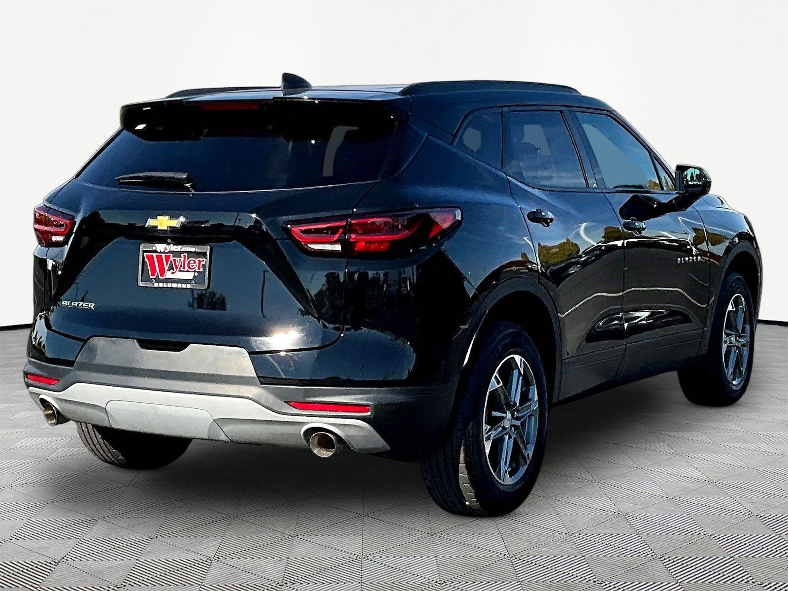 Used 2024 Chevrolet Blazer LT w/ Convenience Package FWD image 6
