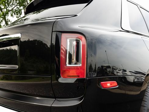 Certified 2021 Rolls-Royce Cullinan AWD/4WD image 61