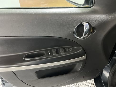 Used 2010 Chevrolet HHR LT image 13