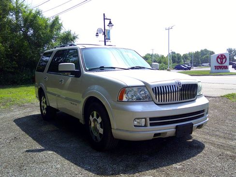 Used 2006 Lincoln Navigator Ultimate image 2