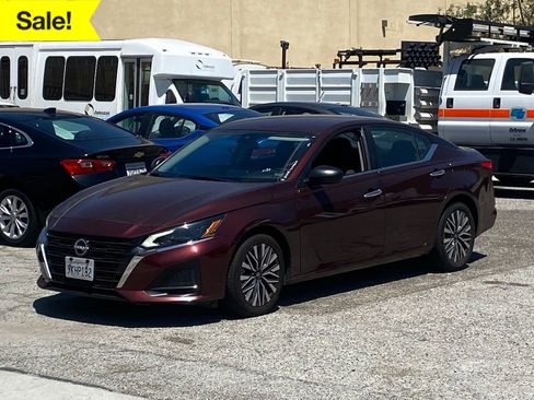Certified 2024 Nissan Altima 2.5 SV FWD image 1