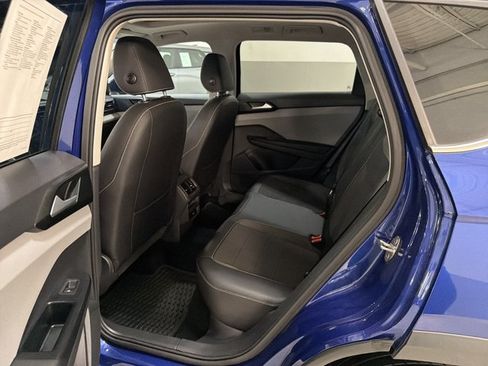 Used 2023 Volkswagen Taos SE w/ Panoramic Sunroof Package FWD image 8