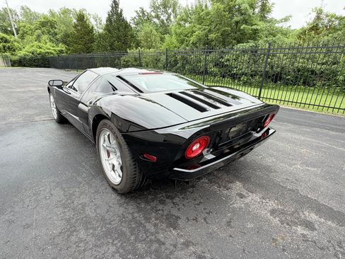 Used 2005 Ford GT RWD image 8