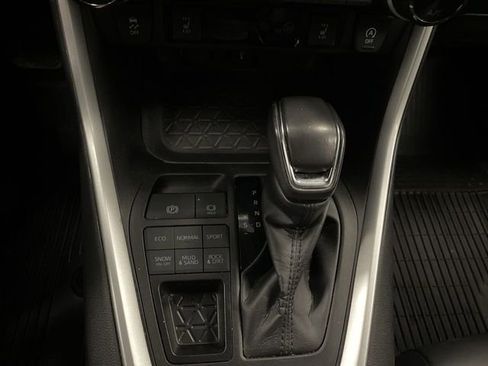 Used 2022 Toyota RAV4 XLE Premium image 19