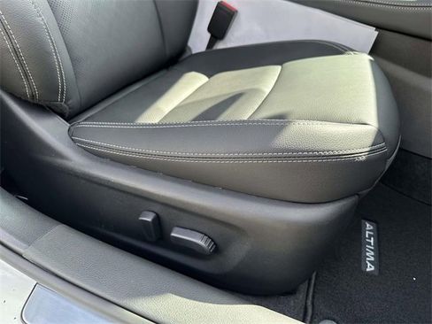 New 2025 Nissan Altima 2.5 SL image 9