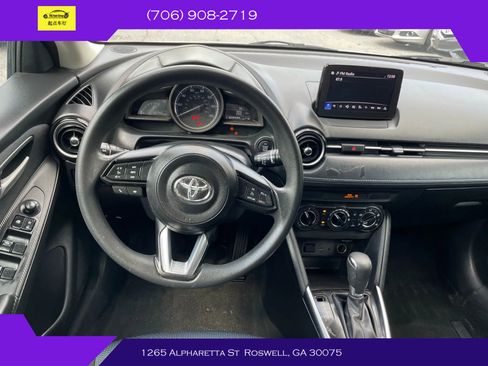 Used 2019 Toyota Yaris L image 12