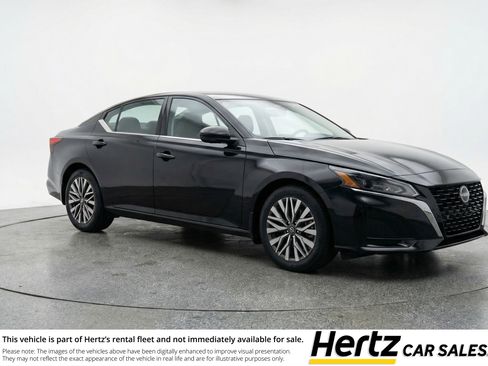 Used 2025 Nissan Altima 2.5 SV image 1