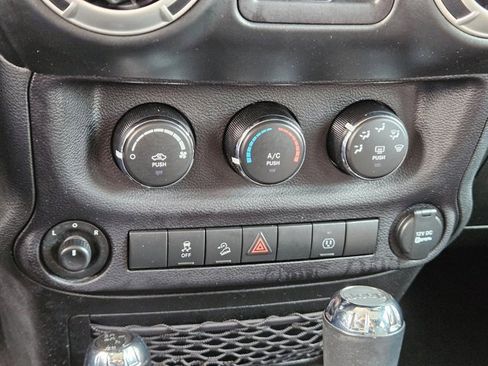 Used 2018 Jeep Wrangler Unlimited Sahara w/ Connectivity Group image 10