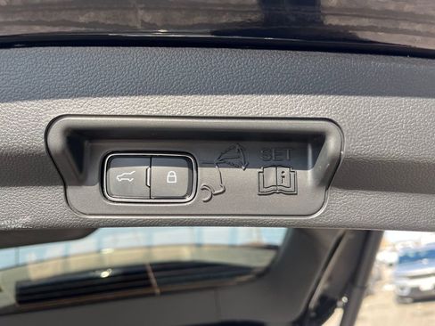 Used 2023 Ford Explorer XLT image 27