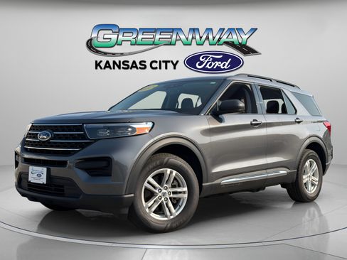 Used 2023 Ford Explorer XLT AWD/4WD image 4