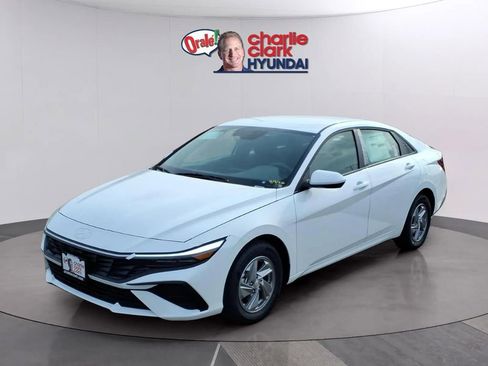 New 2026 Hyundai Elantra SE FWD image 1