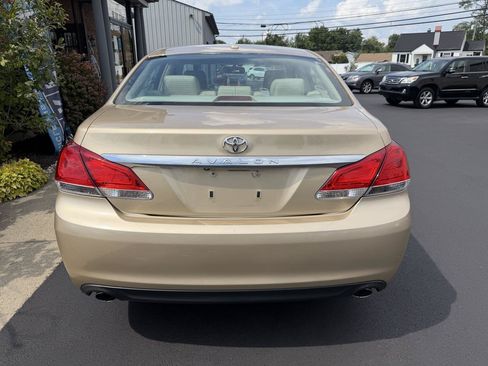 Used 2011 Toyota Avalon Limited FWD image 3