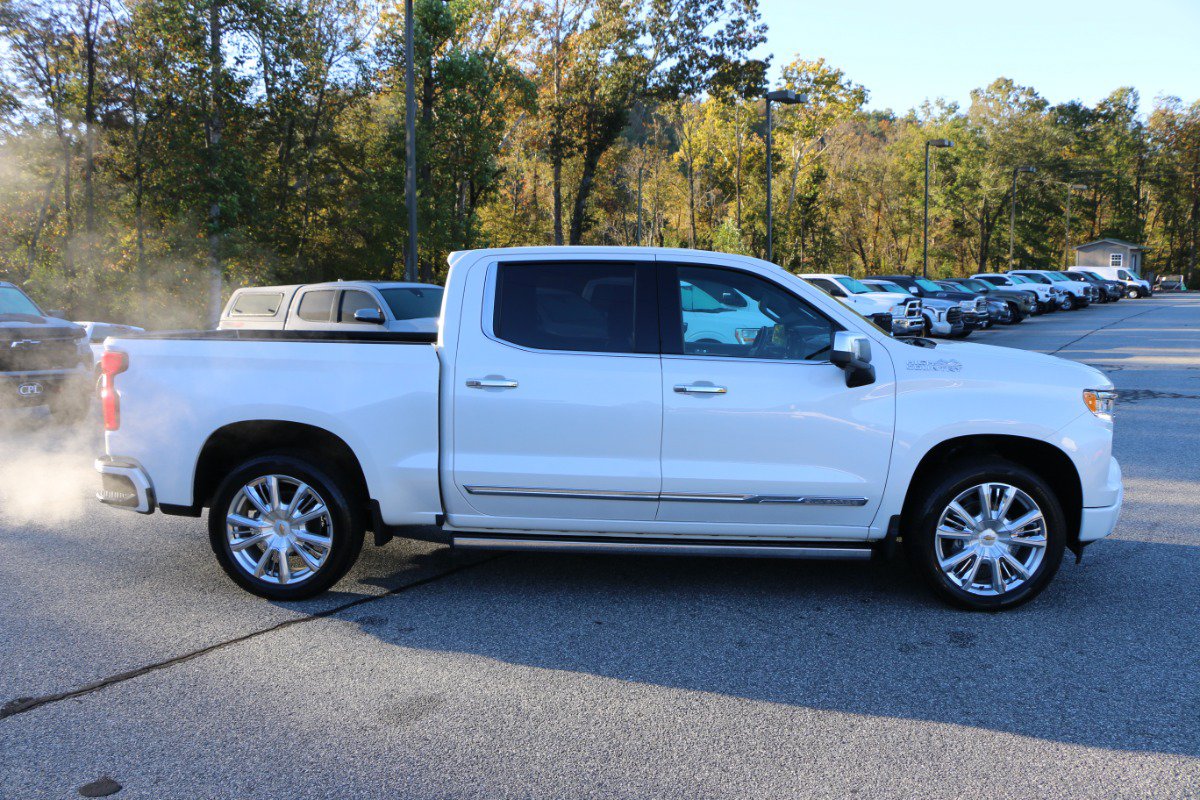 Used 2023 Chevrolet Silverado 1500 High Country w/ High Country Premium Package AWD/4WD image 8