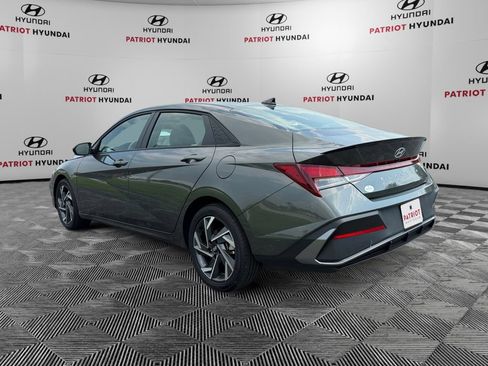 Used 2025 Hyundai Elantra Sport FWD image 5