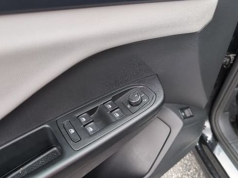 Used 2022 Volkswagen Taos SE w/ Panoramic Sunroof Package FWD image 24