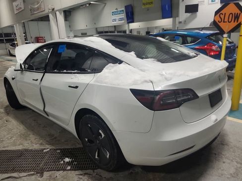 Used 2022 Tesla Model 3 image 3