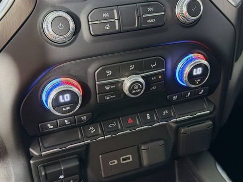 Used 2022 GMC Sierra 1500 AT4 AWD/4WD image 19