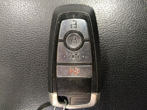 Used 2019 Ford Fusion SE FWD image 32