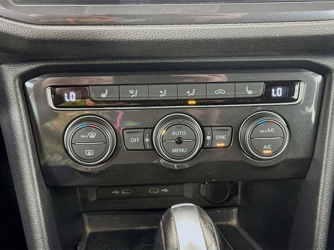 Used 2021 Volkswagen Tiguan SE w/ Panoramic Sunroof Package image 23