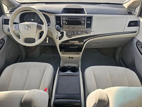 Used 2012 Toyota Sienna LE w/ Towing Pkg image 47