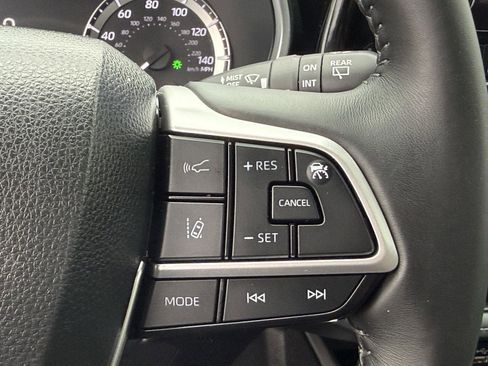 Used 2023 Toyota Highlander XLE AWD/4WD image 23