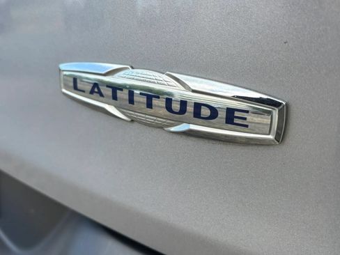 Used 2017 Jeep Cherokee Latitude AWD/4WD image 31