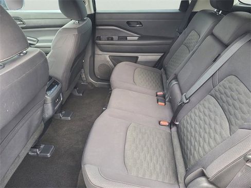 Used 2024 Nissan Pathfinder SV image 14