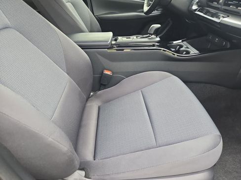 Used 2024 Toyota Prius LE FWD image 19