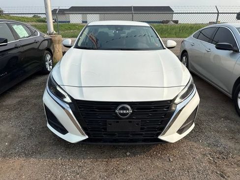 Used 2023 Nissan Altima 2.5 S FWD image 2
