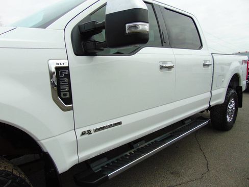 Used 2017 Ford F250 XLT w/ XLT Premium Package image 26